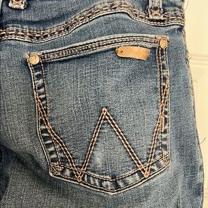 Wrangler Blue Jeans Classic Denim Style